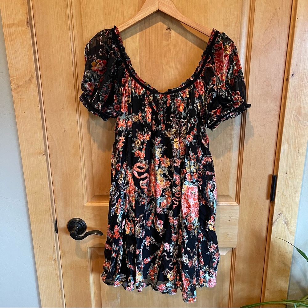 NEW Free People Size Medium Velvet Off The Shoulders Mini Black & Red Floral